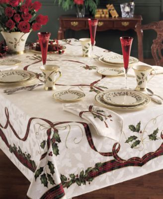 Lenox - "Holiday Nouveau" table cloth, 60x120"